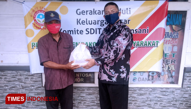 SIT Tazkia Insani Majalengka Ringankan Beban Warga Terdampak Covid-19