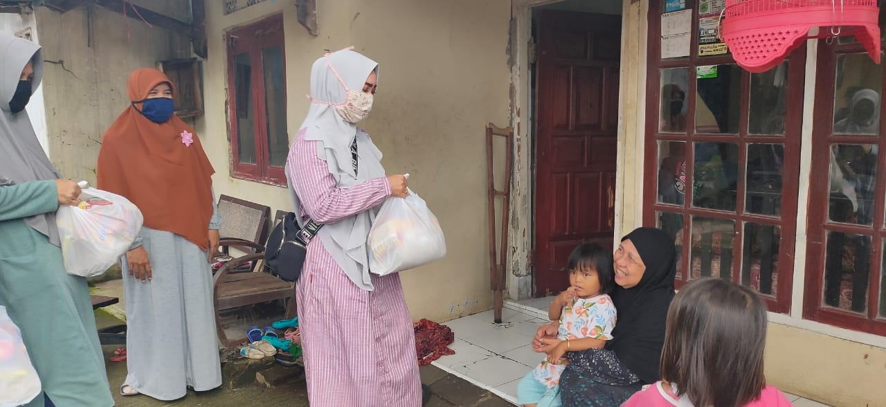 Komite SIT Tazkia Insani Bagikan Sembako